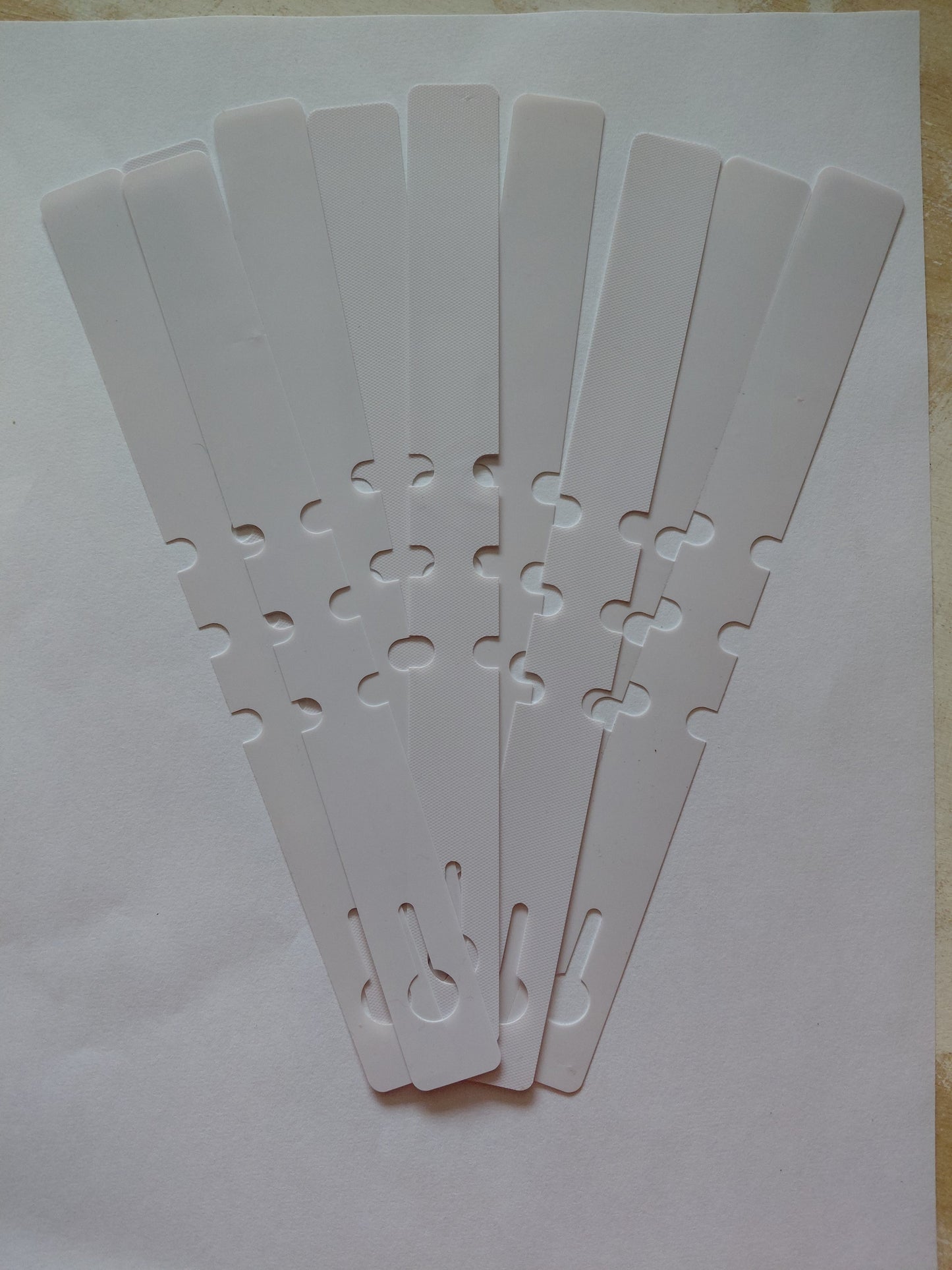 10 white tree loop labels