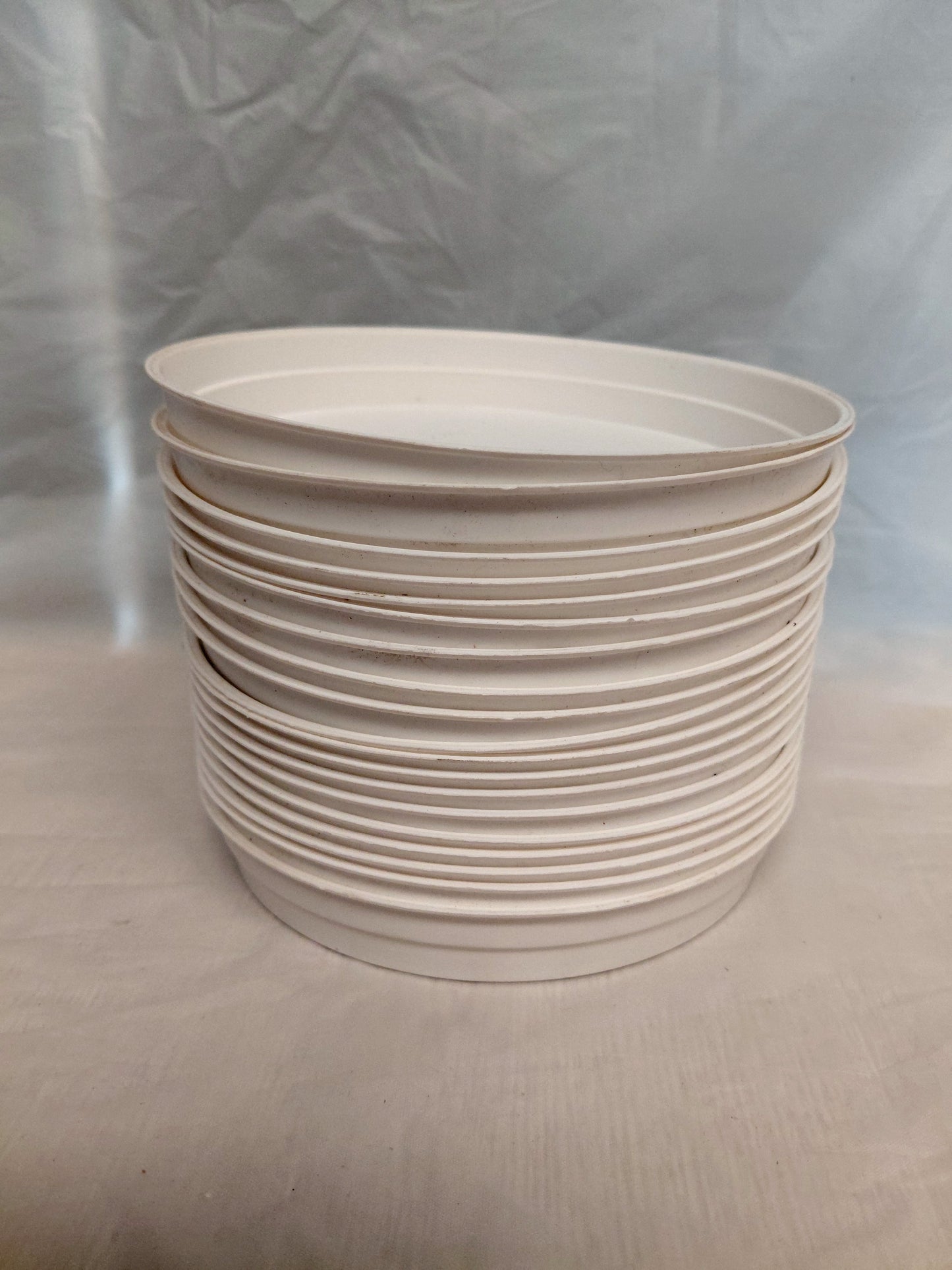 18-20cm Round Plastic Saucer