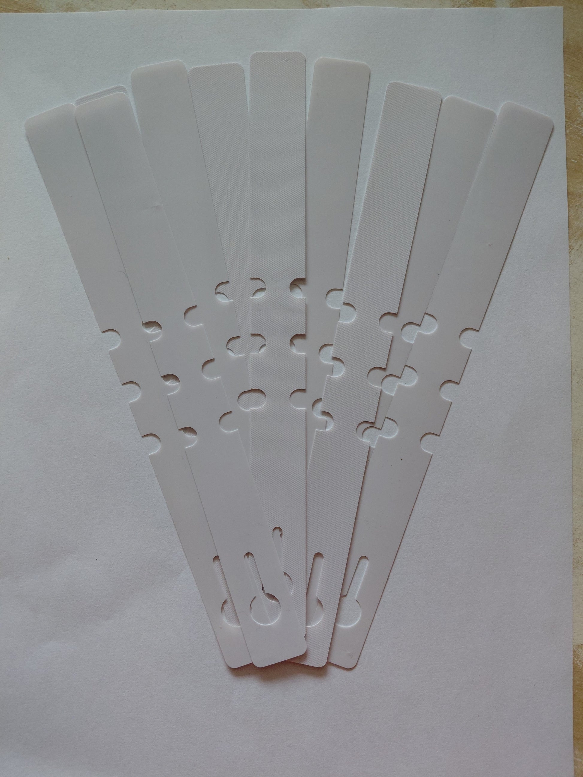 10 white tree loop labels