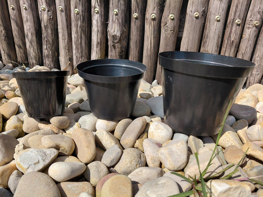 Round Plastic Pots Black
