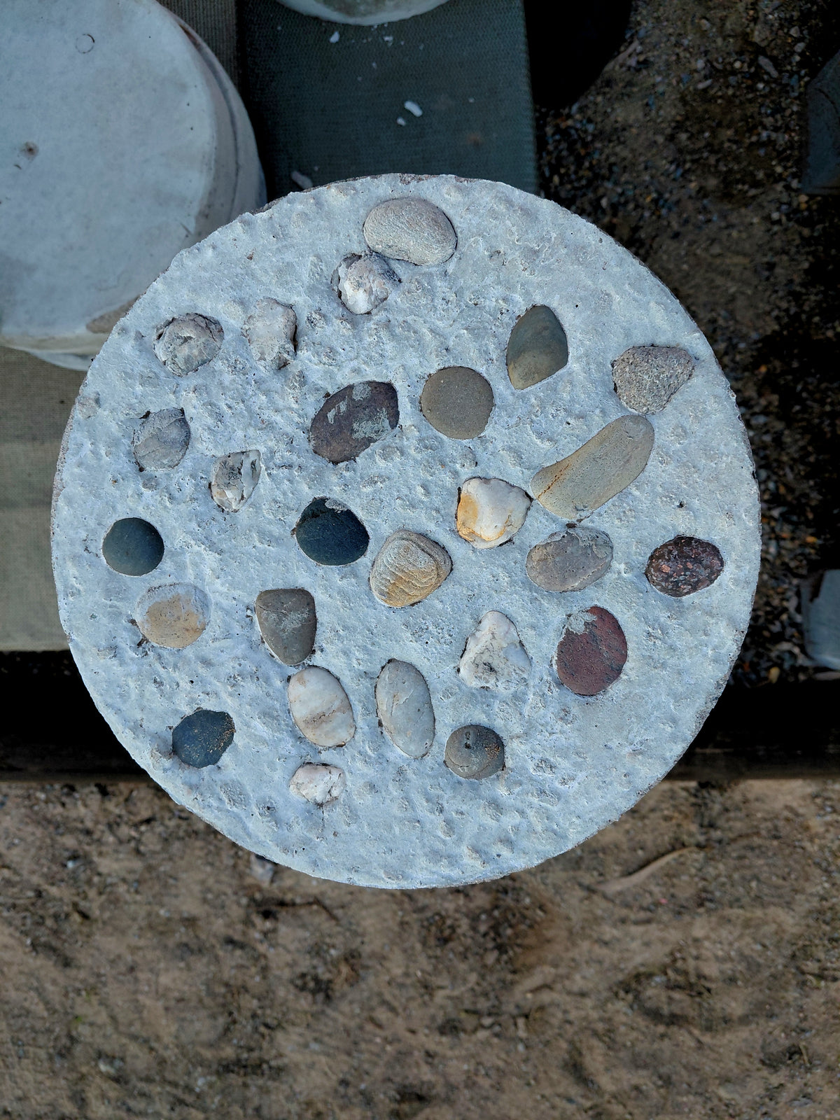 Pebble-Embedded Concrete Stepping Stone – 260mm Round