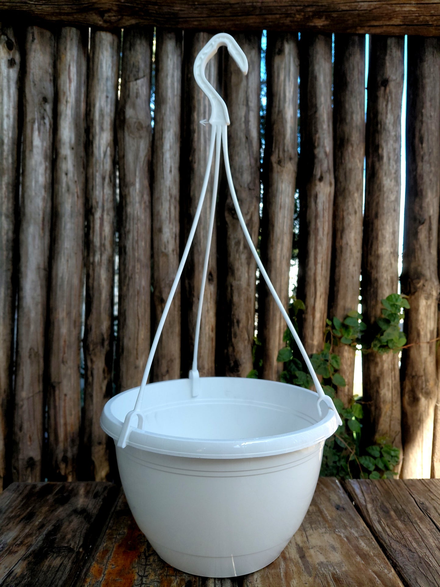 23cm White Hanging Basket with Hanger – 4L