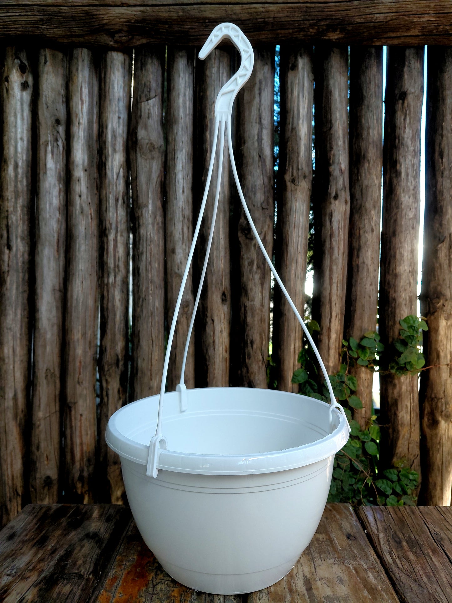 25cm Plastic Hanging Basket with Hanger – 5L