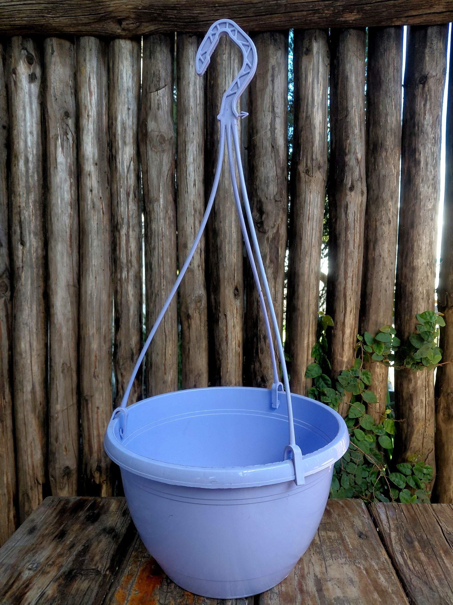 25cm Plastic Hanging Basket with Hanger – 5L