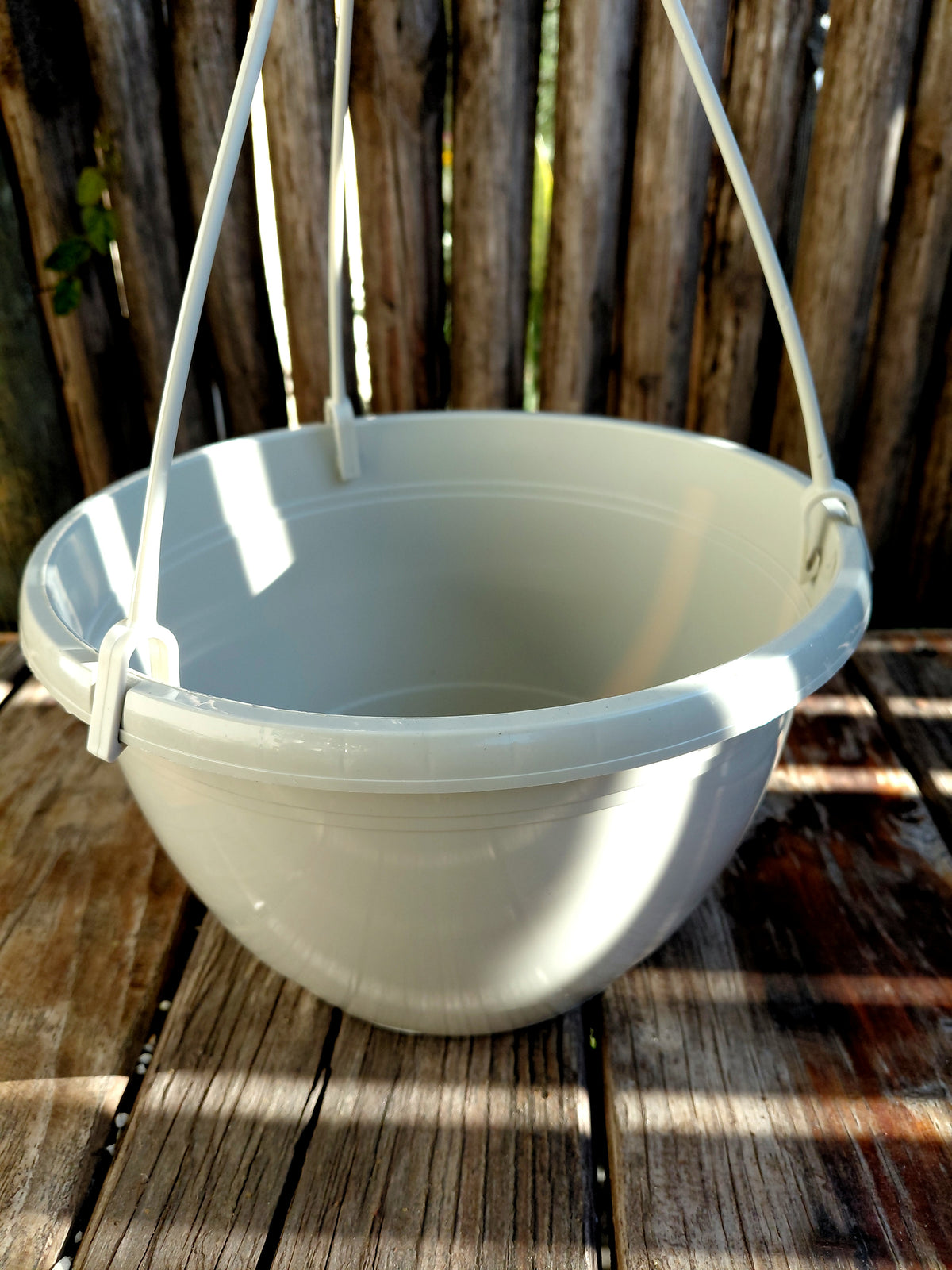 25cm Plastic Hanging Basket with Hanger – 5L