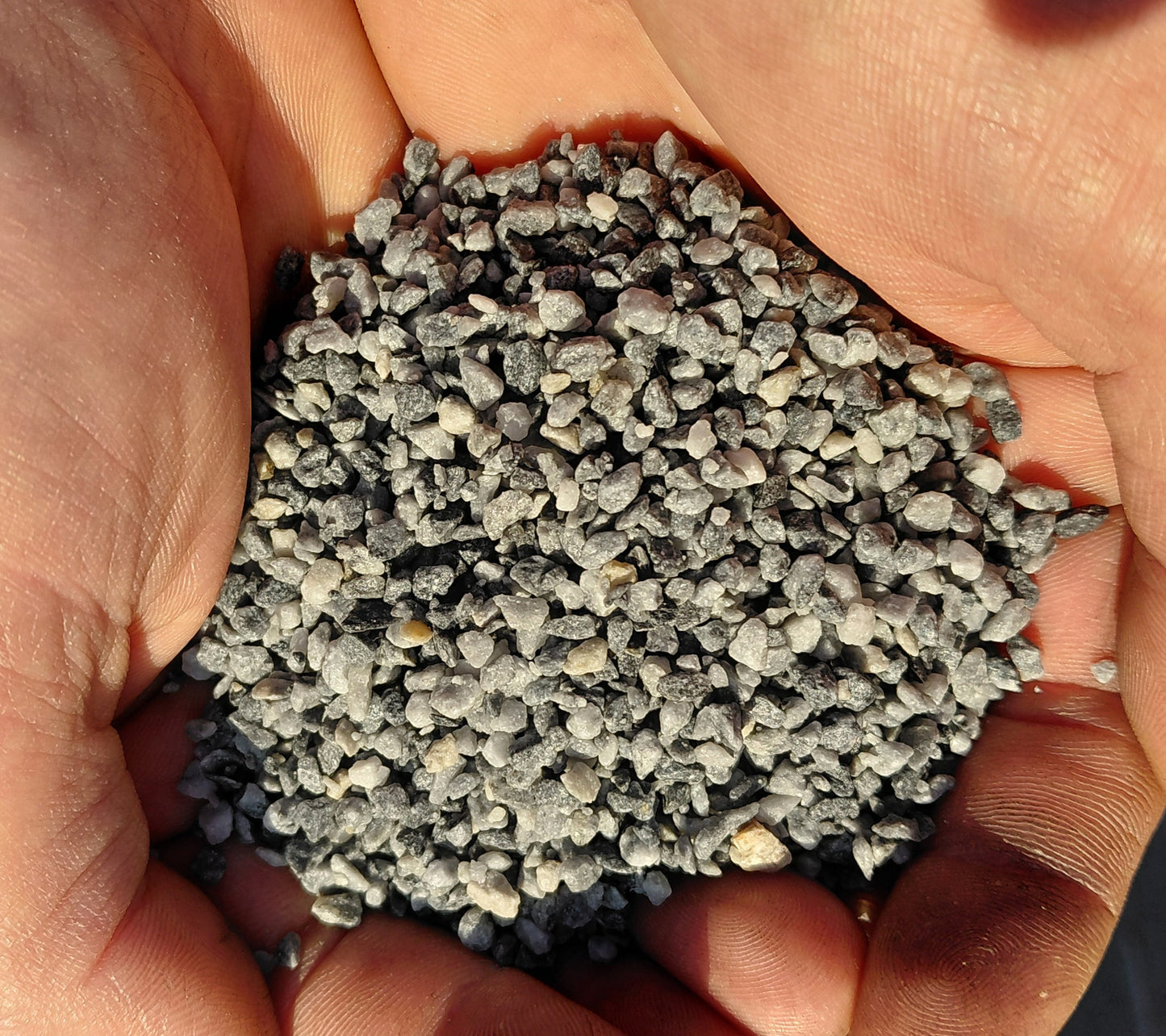 Blue Velvet Chips 2kg | Crushed Stone