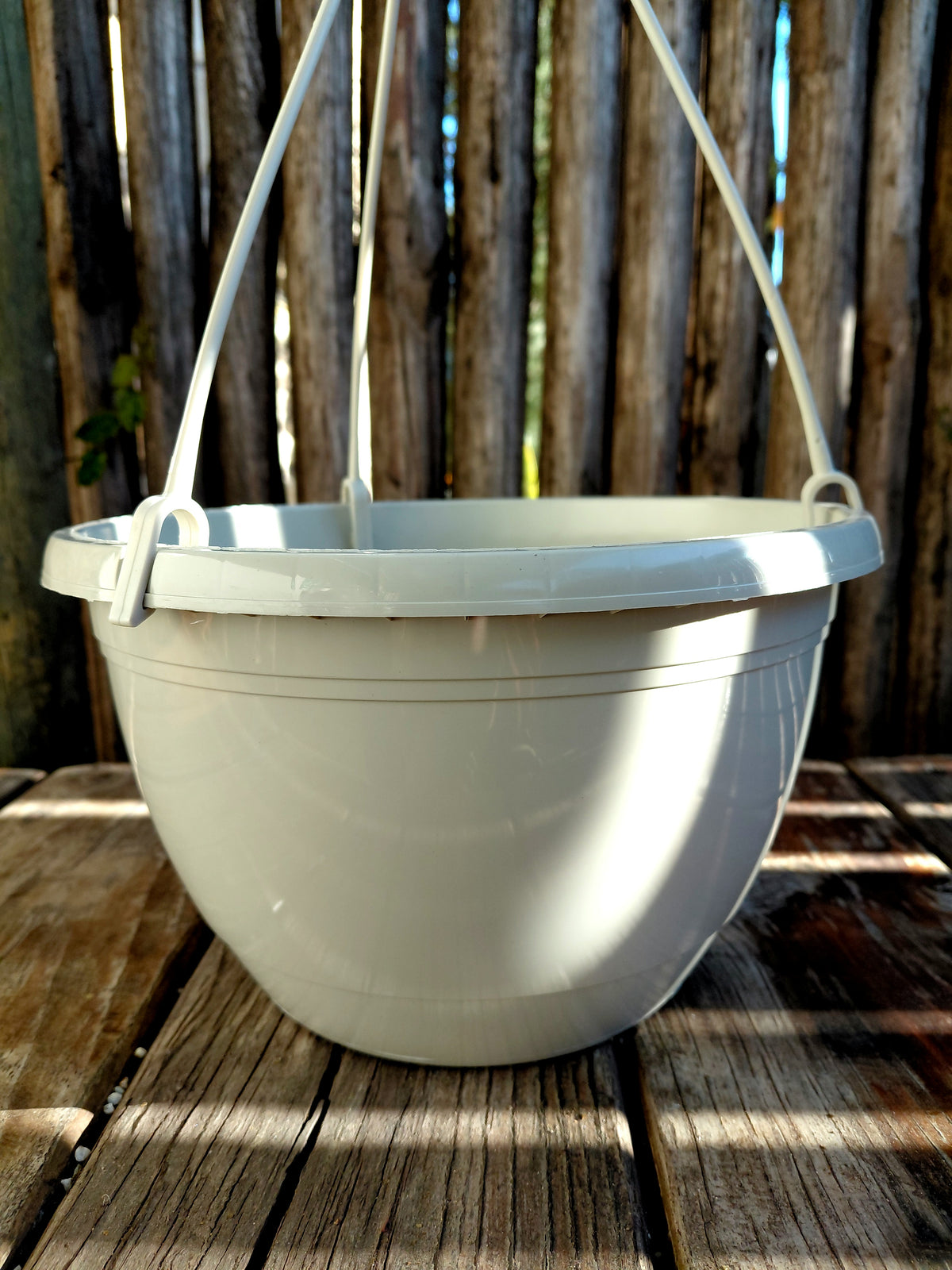 25cm Plastic Hanging Basket with Hanger – 5L