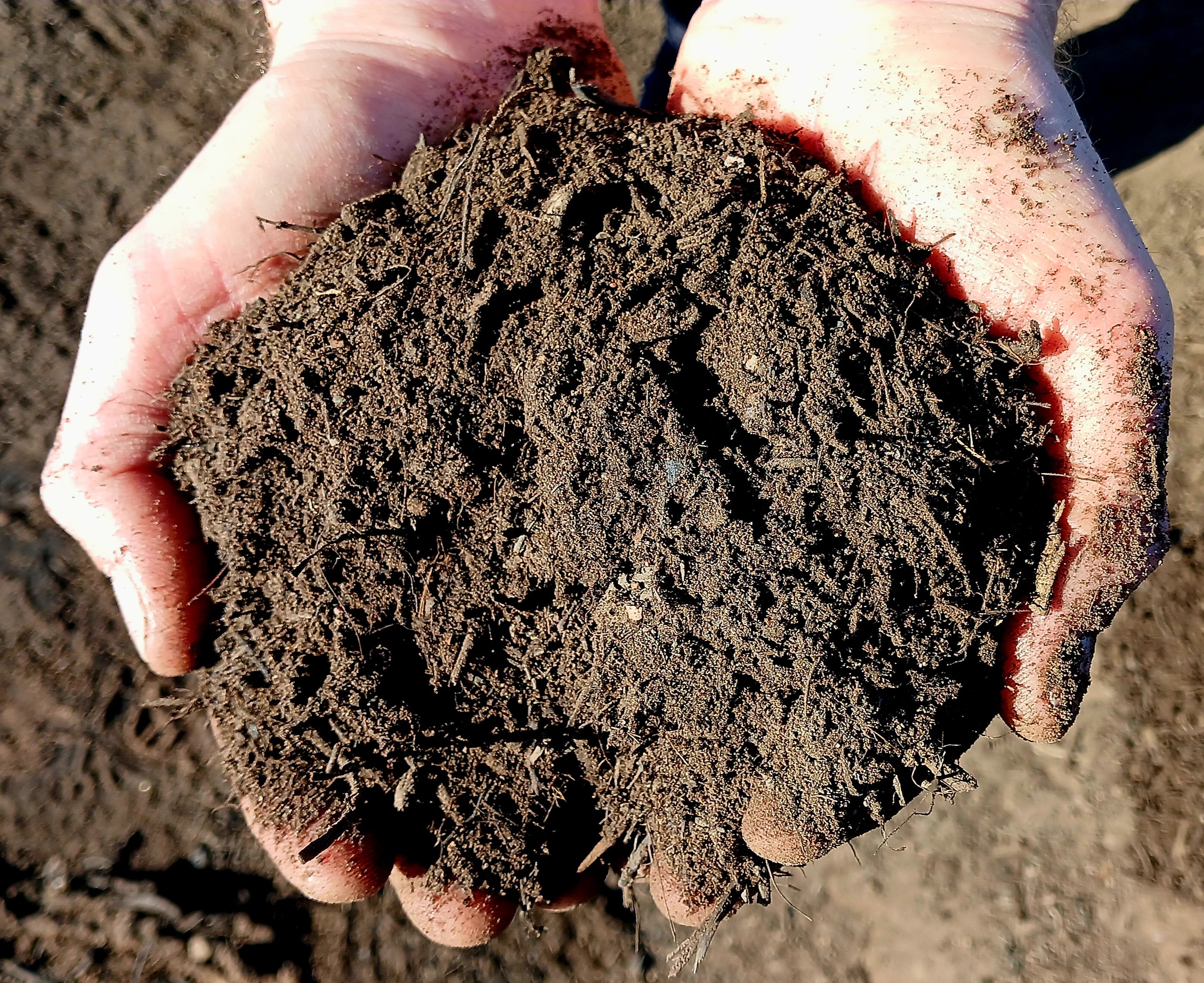 Inorganic Compost Organic Compost – Layla's Organics